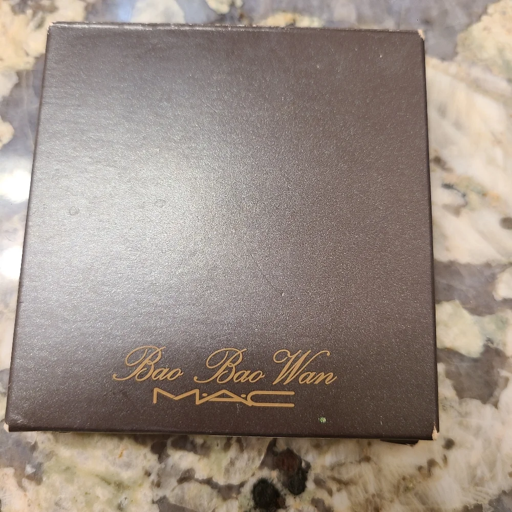 MAC Cosmetics LE Bao Bao Wan Summer Lt Ed Opal Blush Highlighter- light pink